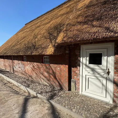 Oolt Huus No 2 I Exklusives Wohnen Im Denkmalgeschützten Reetdachhaus * Sievern